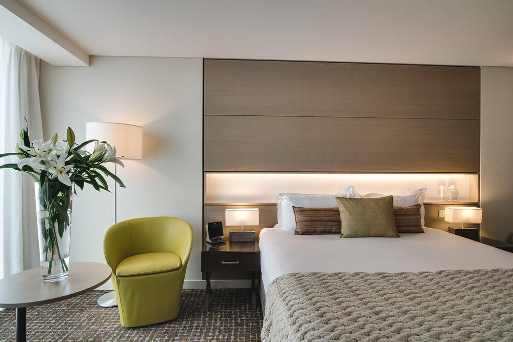 The Point Brisbane Hotel מראה חיצוני תמונה A bedroom at the hotel