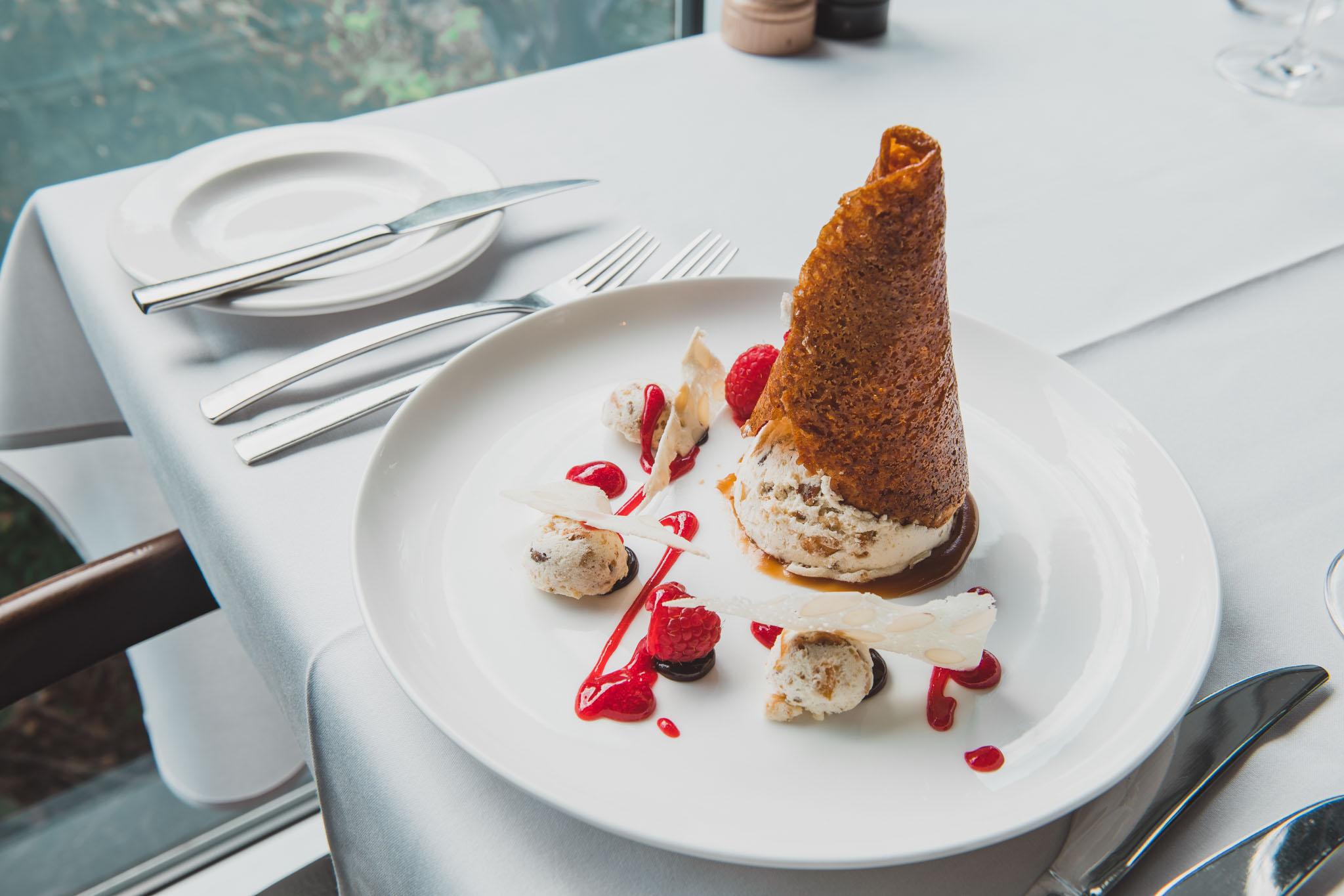 The Point Brisbane Hotel מראה חיצוני תמונה A dessert at the restaurant