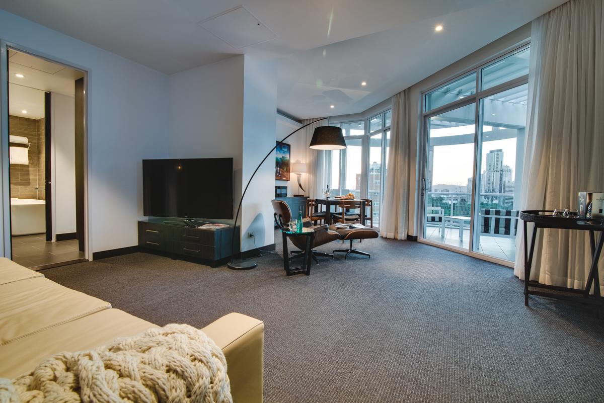 The Point Brisbane Hotel מראה חיצוני תמונה A living room in a typical apartment