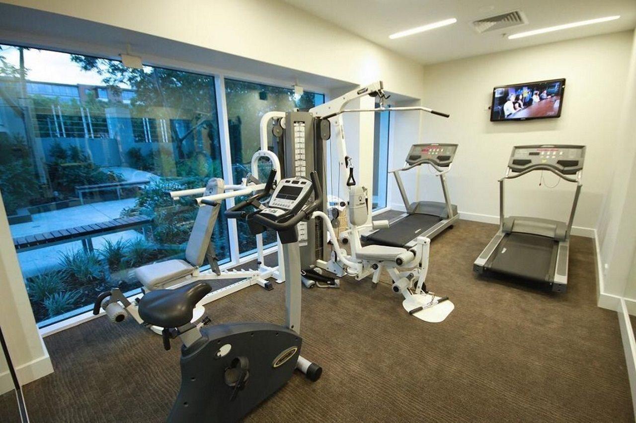 The Point Brisbane Hotel מתקנים תמונה A gym at a hotel