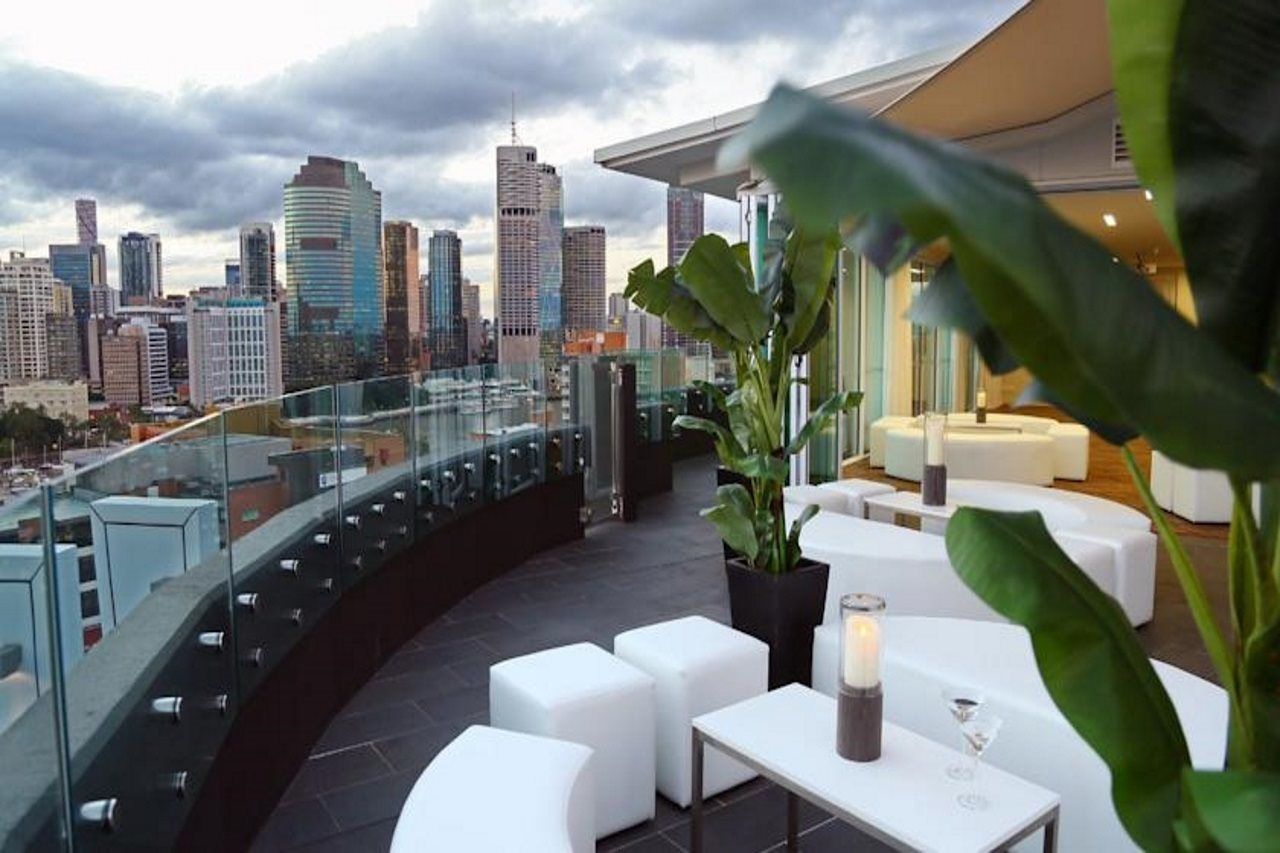The Point Brisbane Hotel מראה חיצוני תמונה The rooftop bar at the Standard East Village